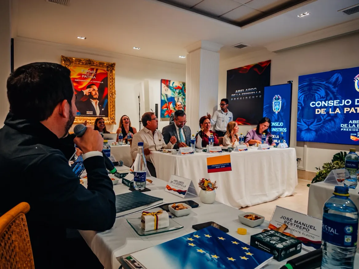 Presidente electo De La Espriella culmina la semana con Consejo de Ministros y retiro espiritual con todo su equipo de gobierno