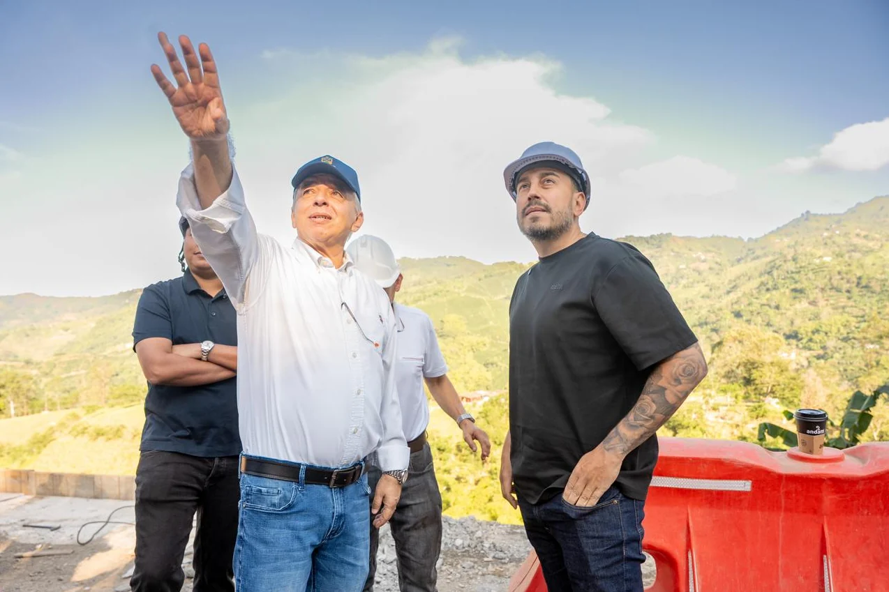 Gobernador Juan Diego Patiño confirmó la recuperación de la vía entre Cachipay y Balboa tras una inversión de $12.000 millones