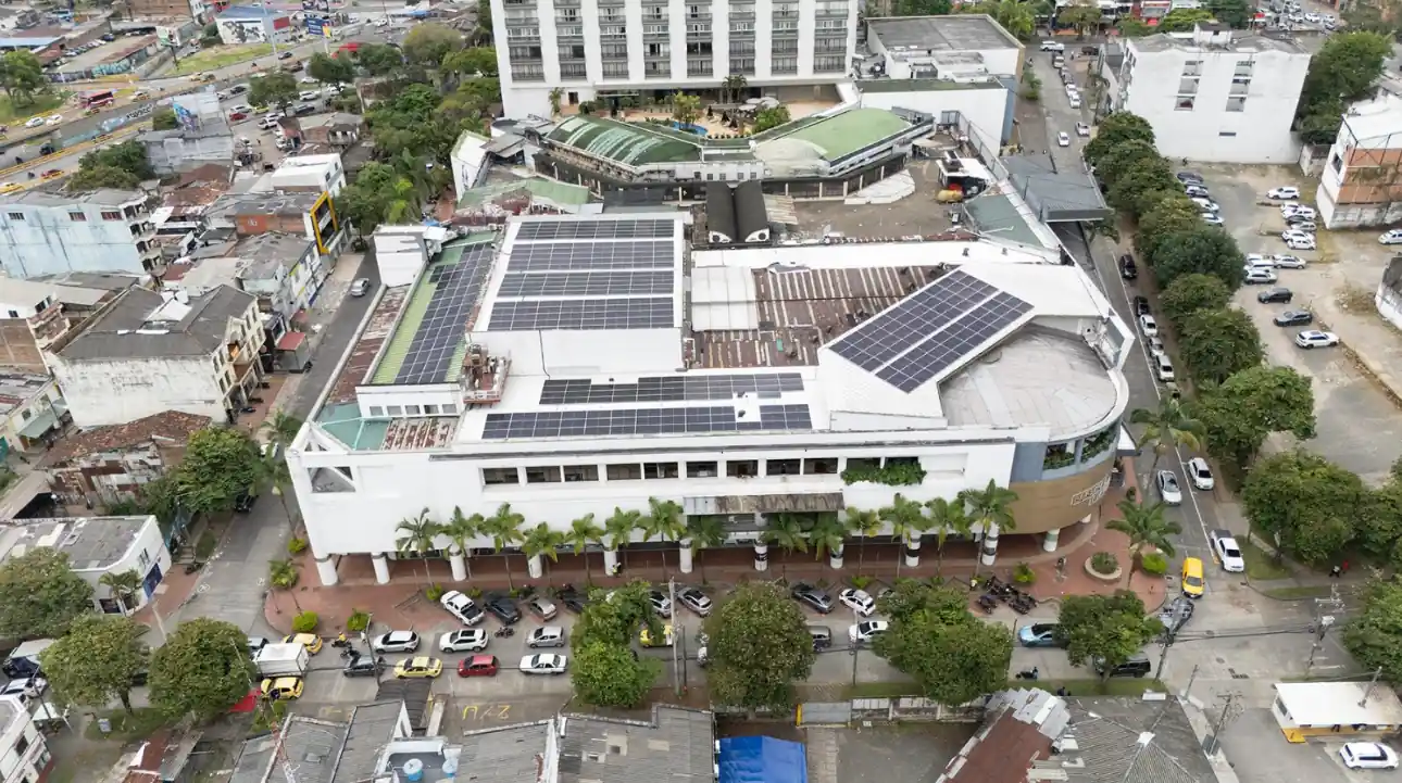 Pereira Plaza se une a la transición energética con nuevo sistema solar de Energía de Pereira
