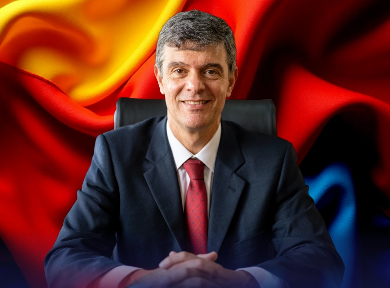 ENRIQUE SERRANO, ASESOR PRESIDENCIAL