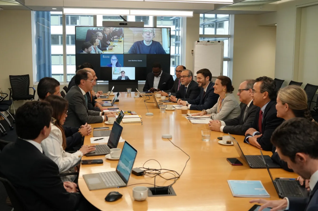 Vicepresidente electo, ministros designados de Hacienda y Comercio se reunieron con el Banco Mundial en Washington para trazar la hoja de ruta económica del nuevo gobierno