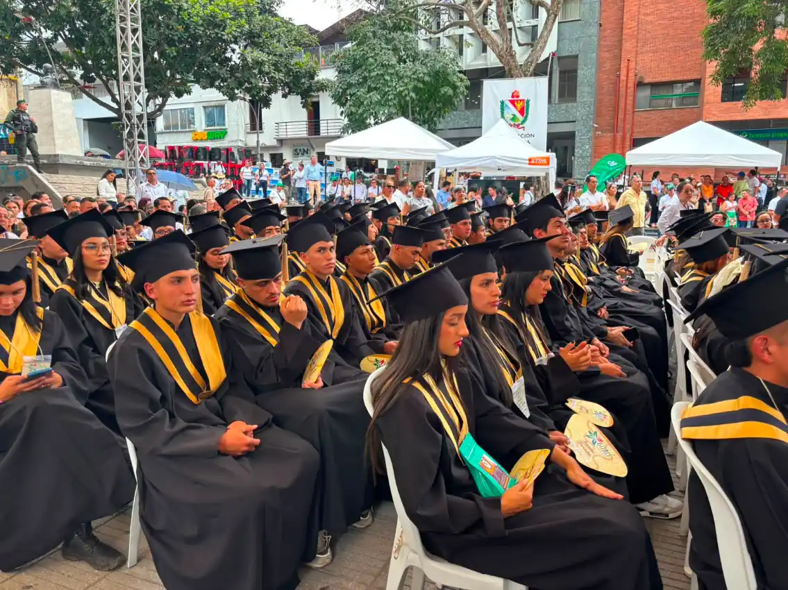 100 JÓVENES DEL TOLIMA SE GRADÚAN EN BARISMO Y FORTALECEN EL RELEVO GENERACIONAL DEL SECTOR CAFETERO EN LA REGIÓN