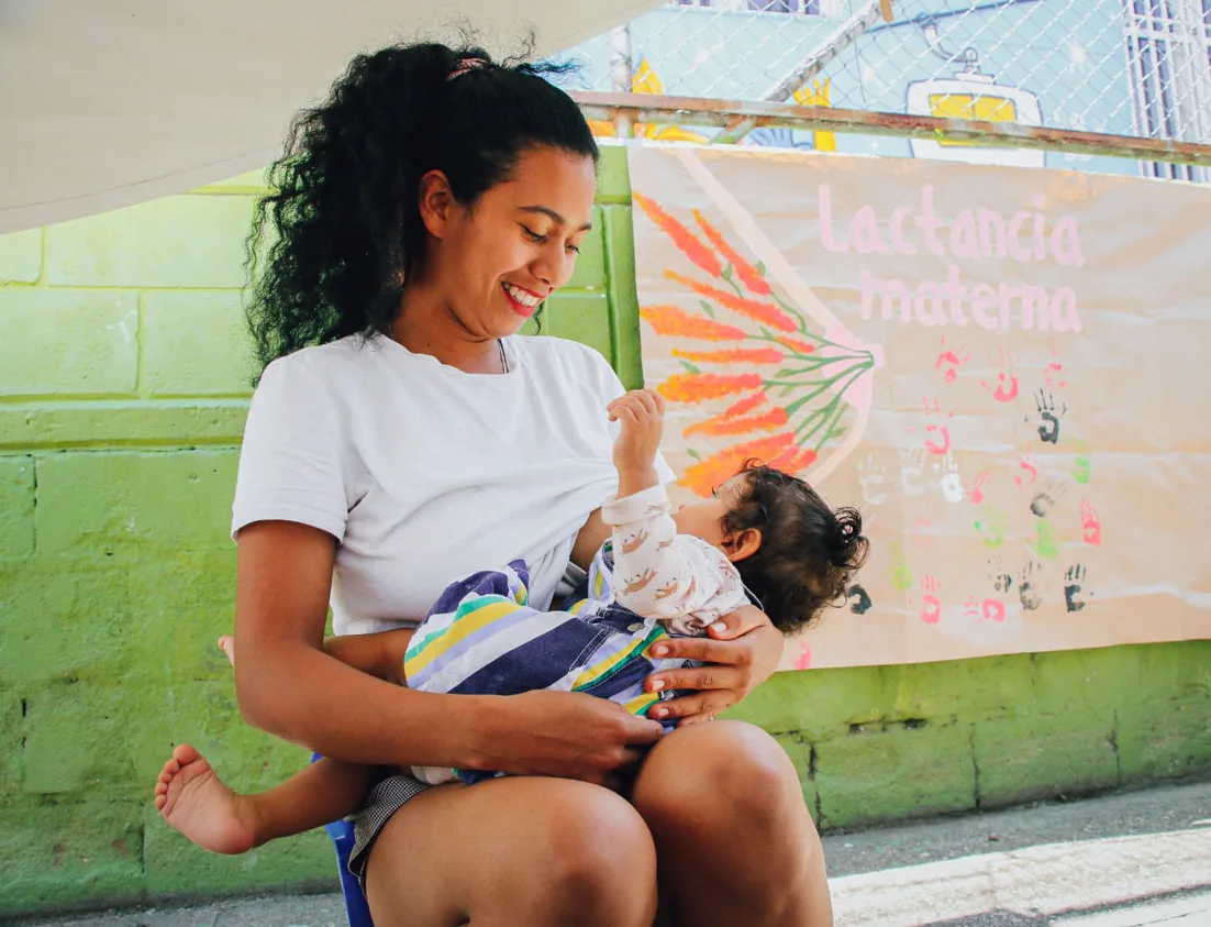 Siete de cada diez niñas y niños menores de dos años y beneficiarios de Buen Comienzo en Medellín se alimentan con leche materna