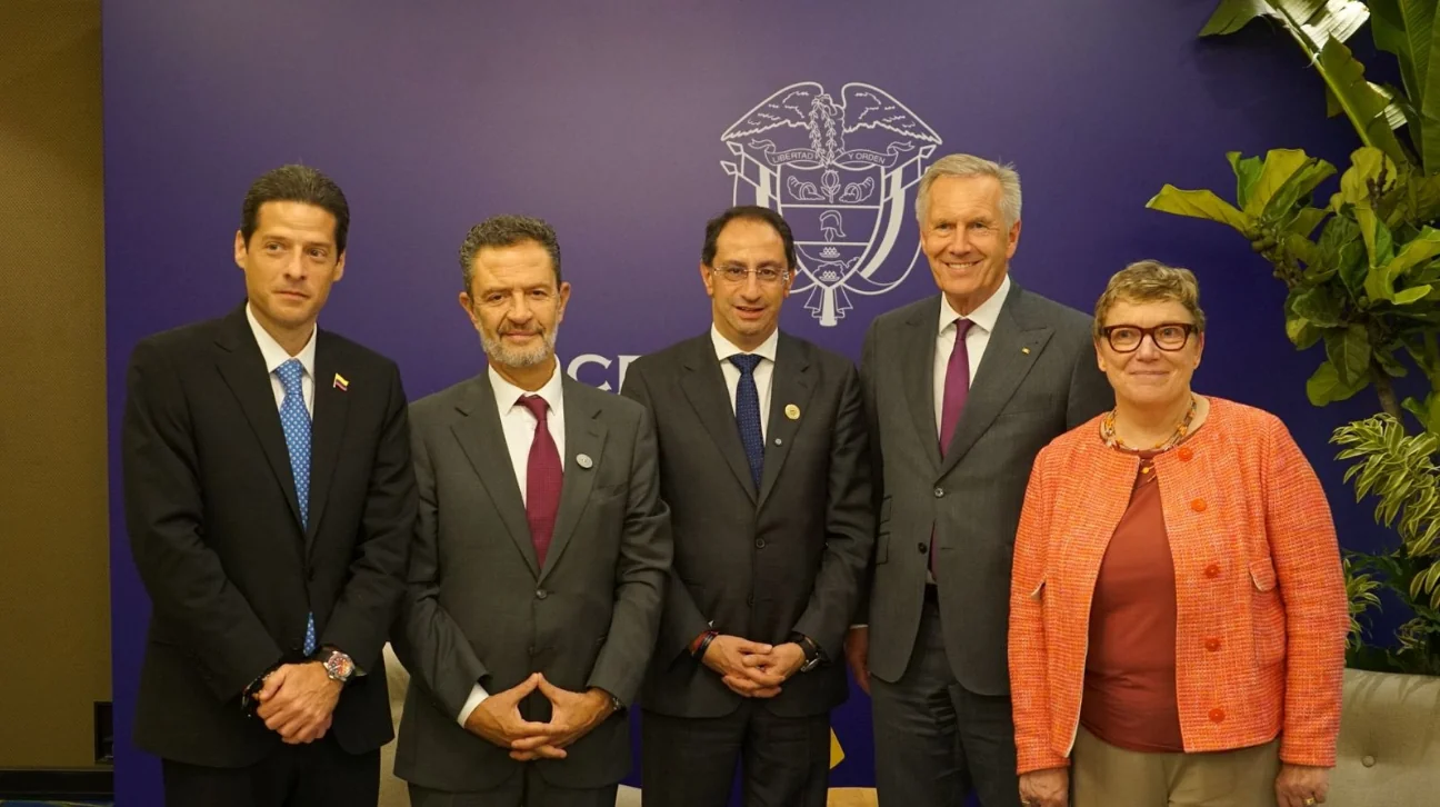 El vicepresidente electo José Manuel Restrepo y Christian Wulff, expresidente federal de Alemania, conversaron sobre el futuro de las relaciones entre Colombia y Alemania