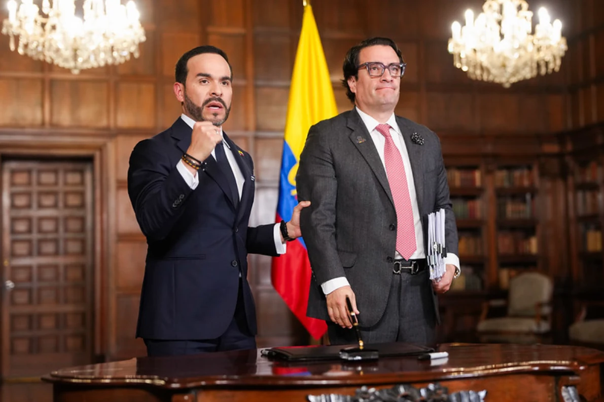 Presidente De La Espriella autorizó extradición de cinco exnegociadores de paz