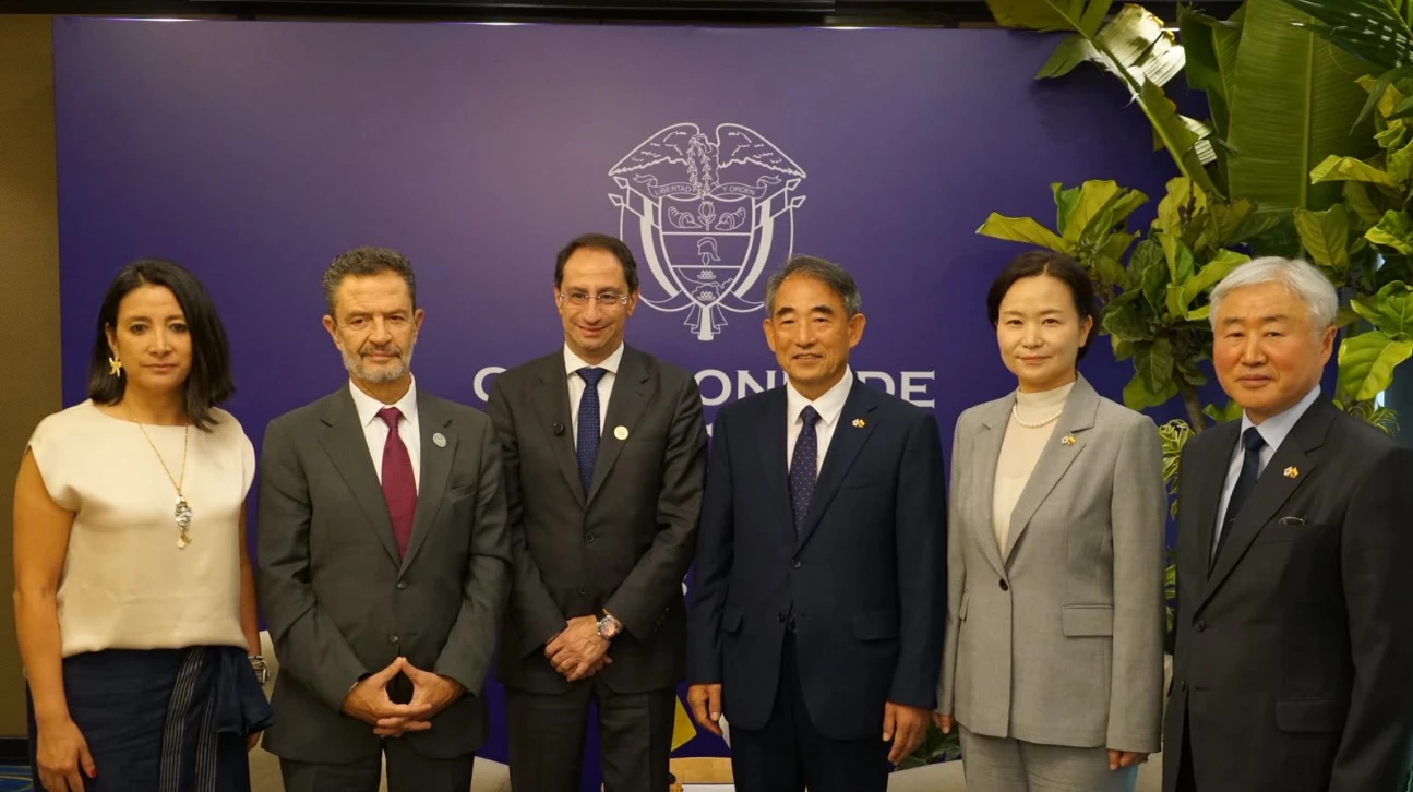 El vicepresidente electo José Manuel Restrepo y el canciller electo Omar Bula Escobar se reunieron con la delegación de Corea para abordar inteligencia artificial, regulación y soberanía tecnológica