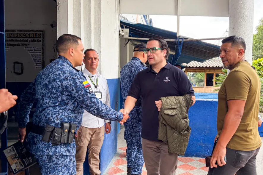 El ministro de Justicia, Iván Cancino, recorrió cárceles, despachos y Casas de Justicia en Pereira y Dosquebradas para atender la emergencia