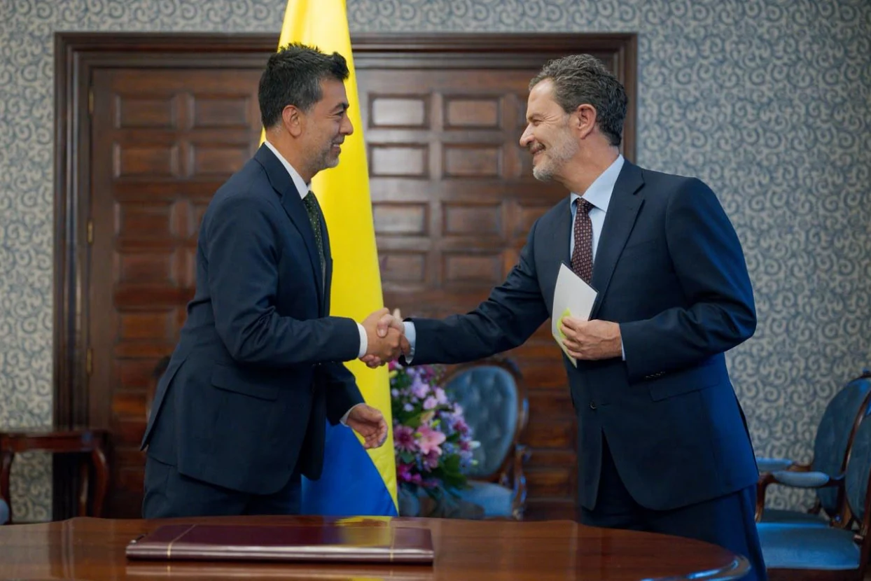 El Canciller Omar Andrés Bula Escobar, posesionó al nuevo director de Migración Colombia