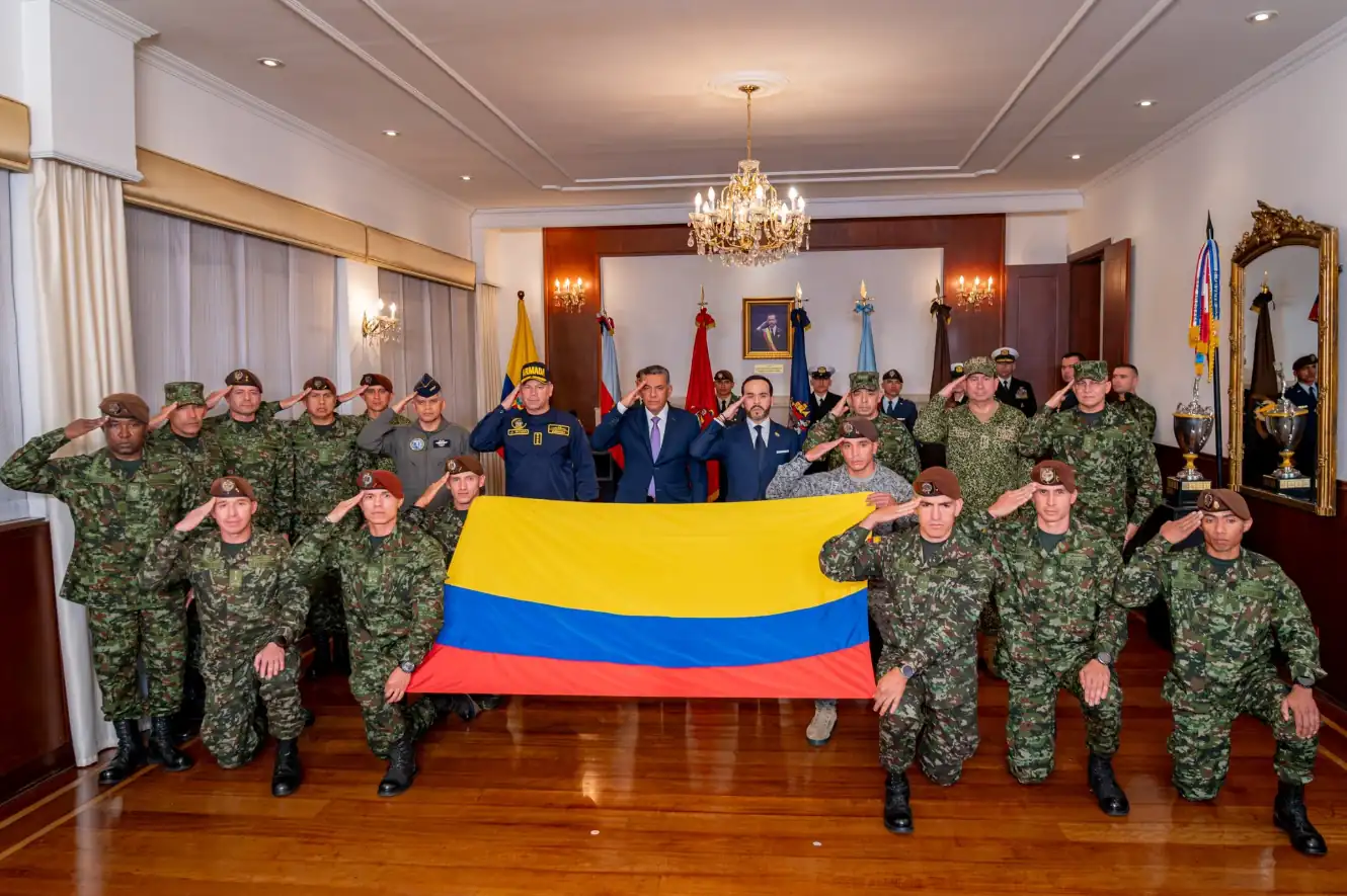Presidente Abelardo De La Espriella entregó Pabellón Nacional al equipo que representará a Colombia en Fuerzas Comando 2026 en Paraguay