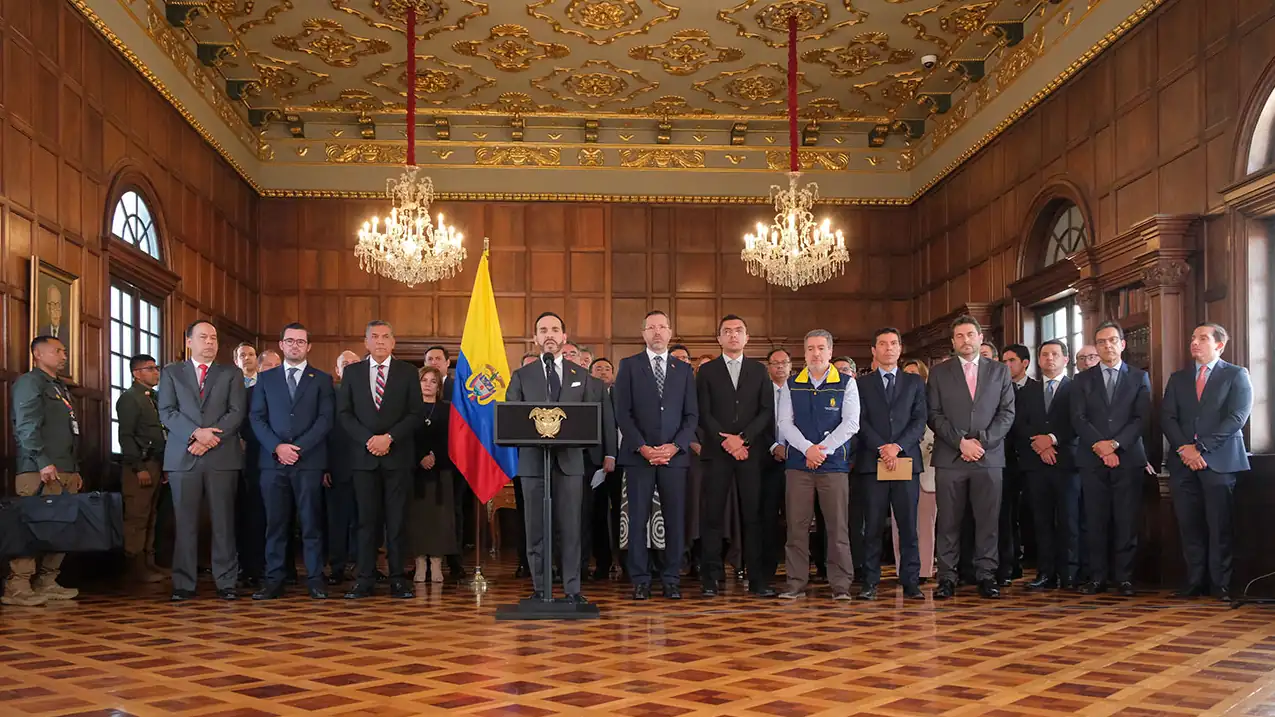 ‘El Gobierno está comprometido y los vamos a acompañar hasta que nos levantemos juntos de esta tragedia’: Presidente Abelardo De La Espriella