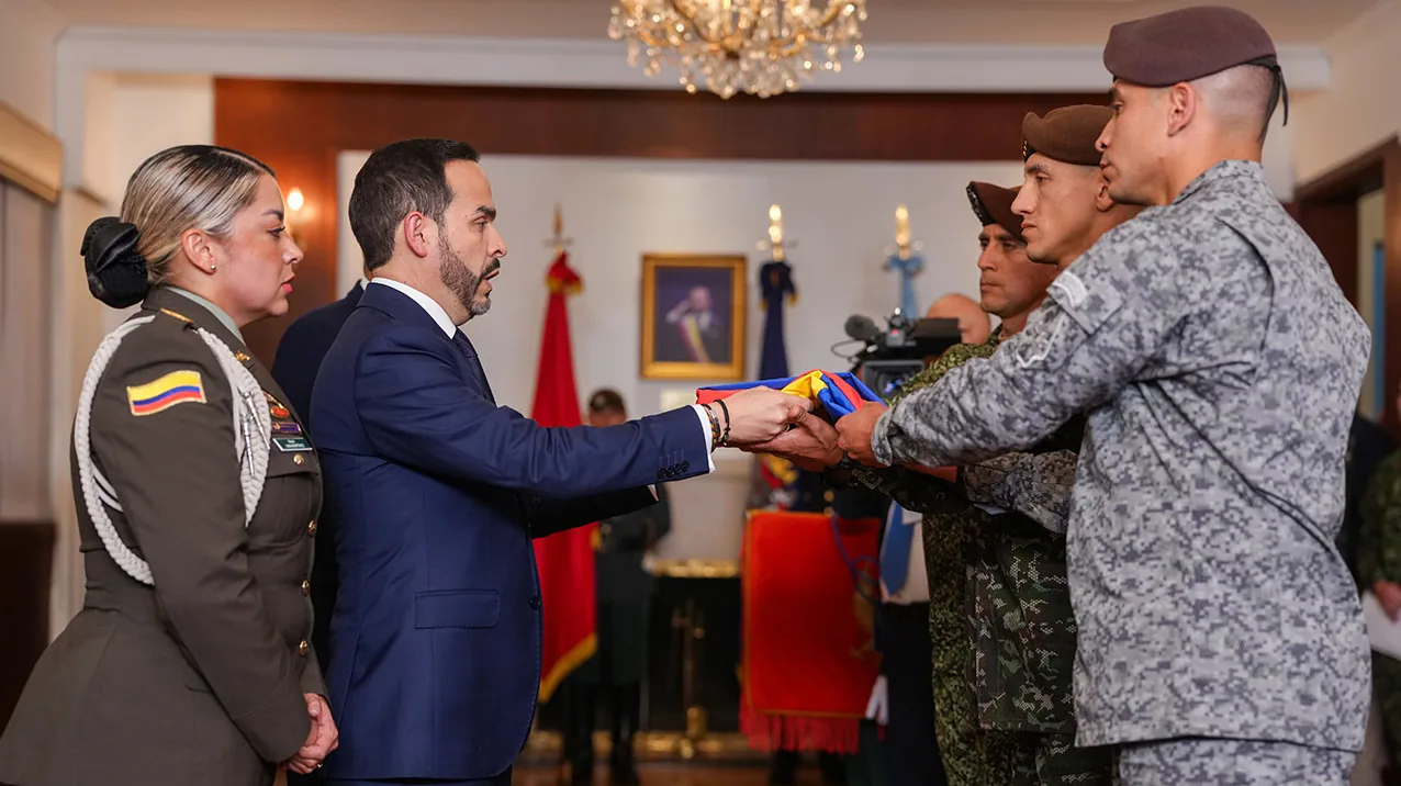 Presidente Abelardo De La Espriella entregó Pabellón Nacional a militares que participarán en Fuerzas Comando 2026 en Paraguay