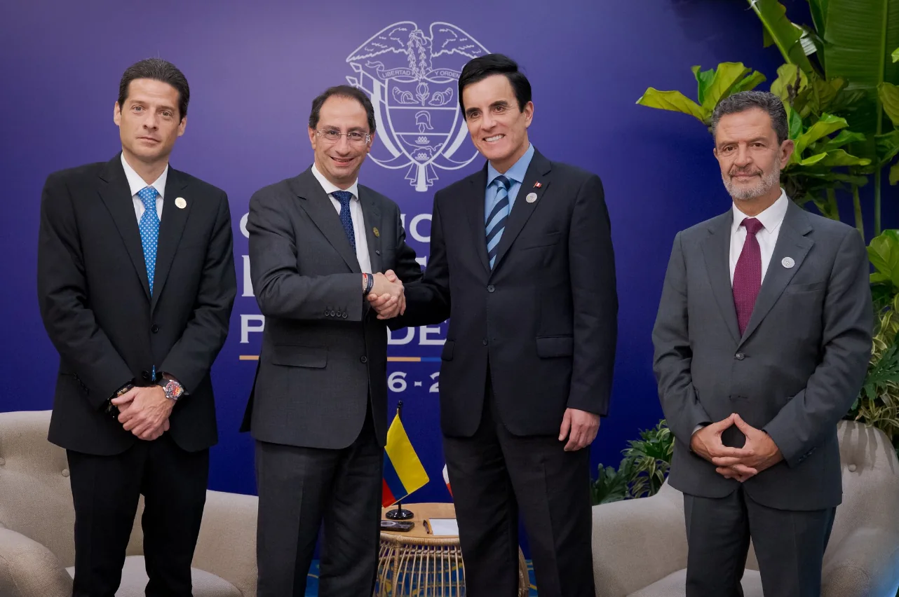 El vicepresidente electo José Manuel Restrepo y el canciller de Perú, Alfonso Carlos Espá, acordaron avanzar en integración, comercio, inversión y seguridad entre Colombia y Perú