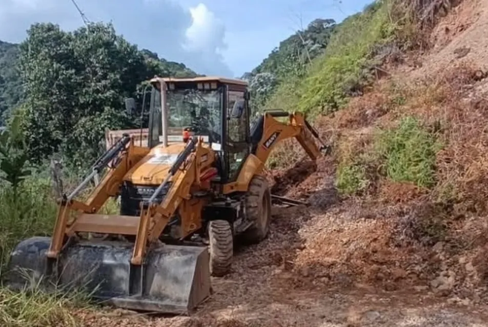 Gobernación activa frentes de maquinaria para garantizar movilidad durante cosecha cafetera
