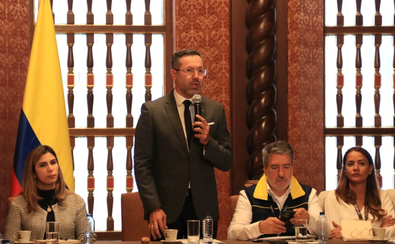 Todos ponen, estrategia para la reconstrucción de la Patria Milagro