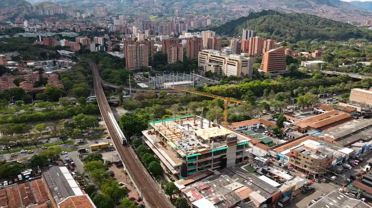 “El C5i será uno de los más modernos de todo el hemisferio»: alcalde Federico Gutiérrez anunció un avance del 36 % en la construcción del ‘Pentágono’ de Medellín