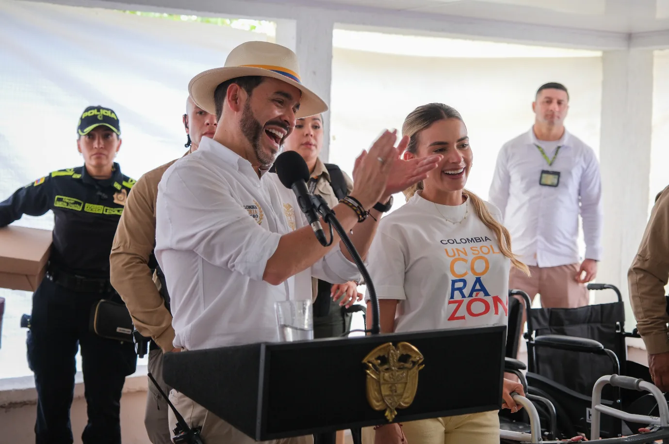Presidente De La Espriella dona su primer salario como Mandatario a dos hogares geriátricos de Quimbaya, Quindío