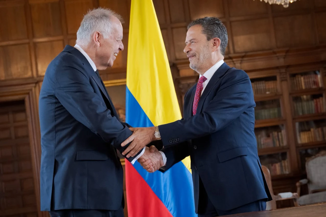 Canciller posesiona al nuevo embajador de Colombia ante la OEA, Alejandro Ordóñez