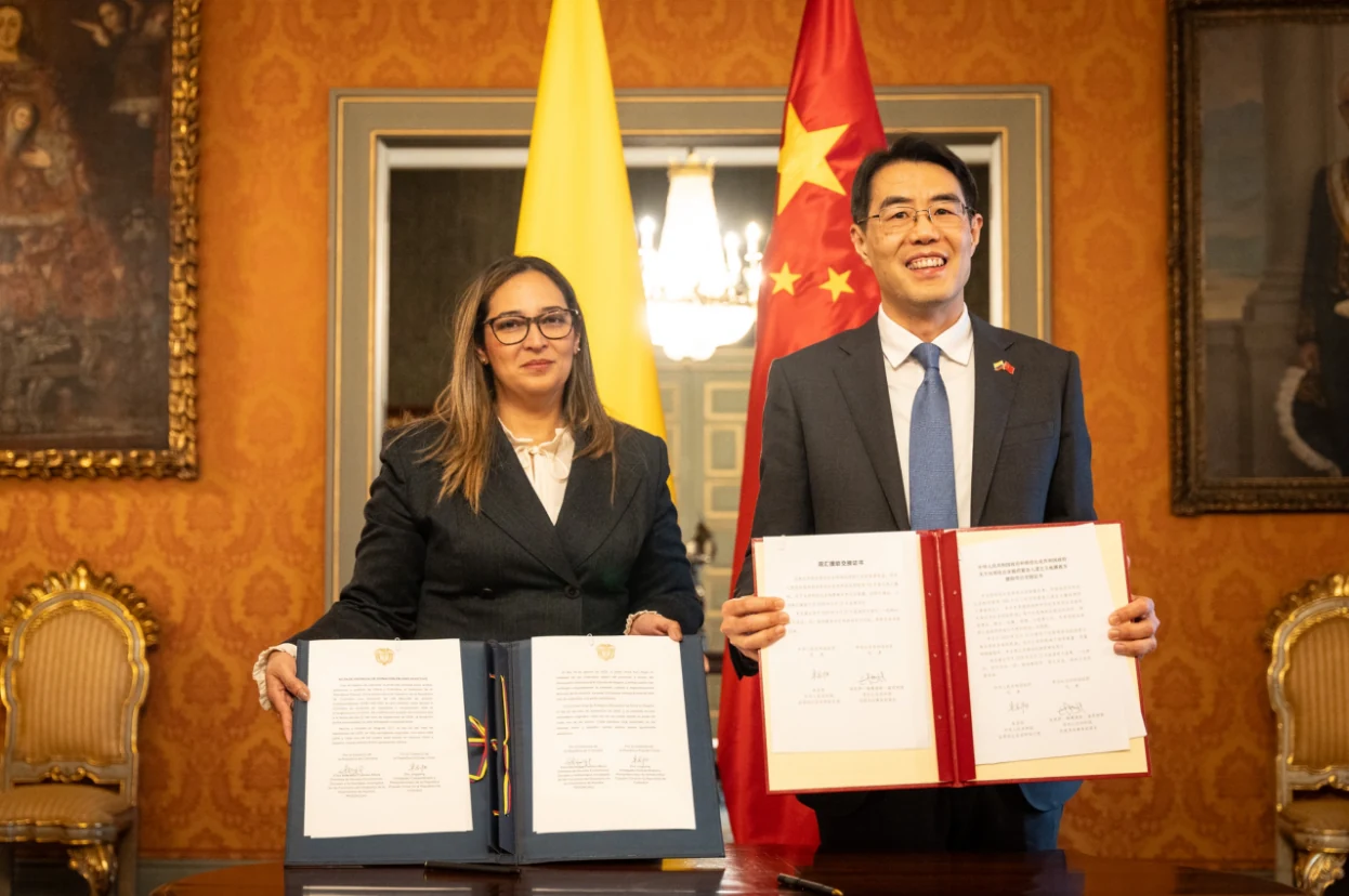 Colombia oficializó la recepción de la donación de ayuda humanitaria otorgada por la República Popular China tras el sismo del 10 de agosto