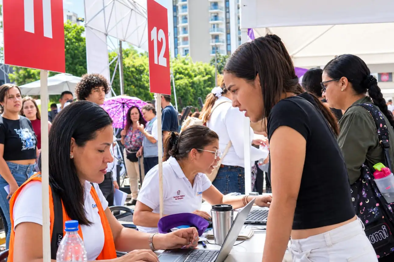 Éxito masivo en la Feria de Empleo de Comfamiliar Risaralda: más de mil asistentes acudieron en busca de un nueva oportunidad laboral