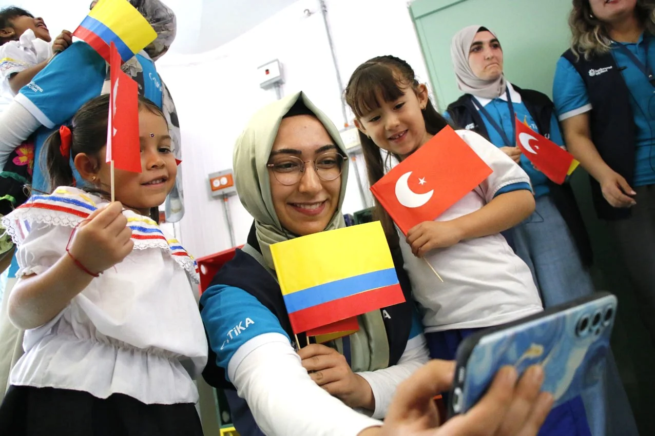 Medellín y Turquía consolidan cooperación para fortalecer la atención integral de las niñas y los niños en San Antonio de Prado
