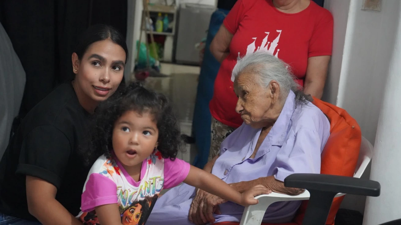 Atención a los adultos mayores hasta la puerta de sus casas
