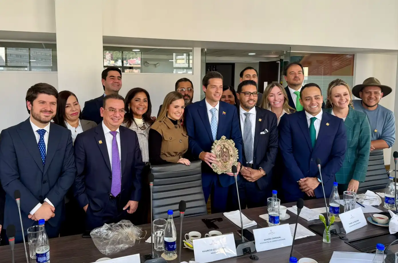 Gobierno de Abelardo De La Espriella escucha a las regiones y construye con el Congreso una agenda para atraer inversión
