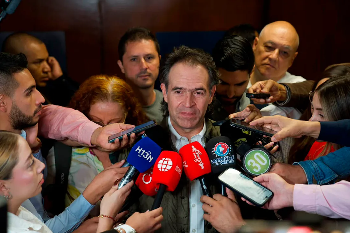 “Esta es la forma de construir sociedad”: Federico Gutiérrez anunció que Medellín superó la meta del cuatrienio en entrega de becas y créditos condonables para educación superior
