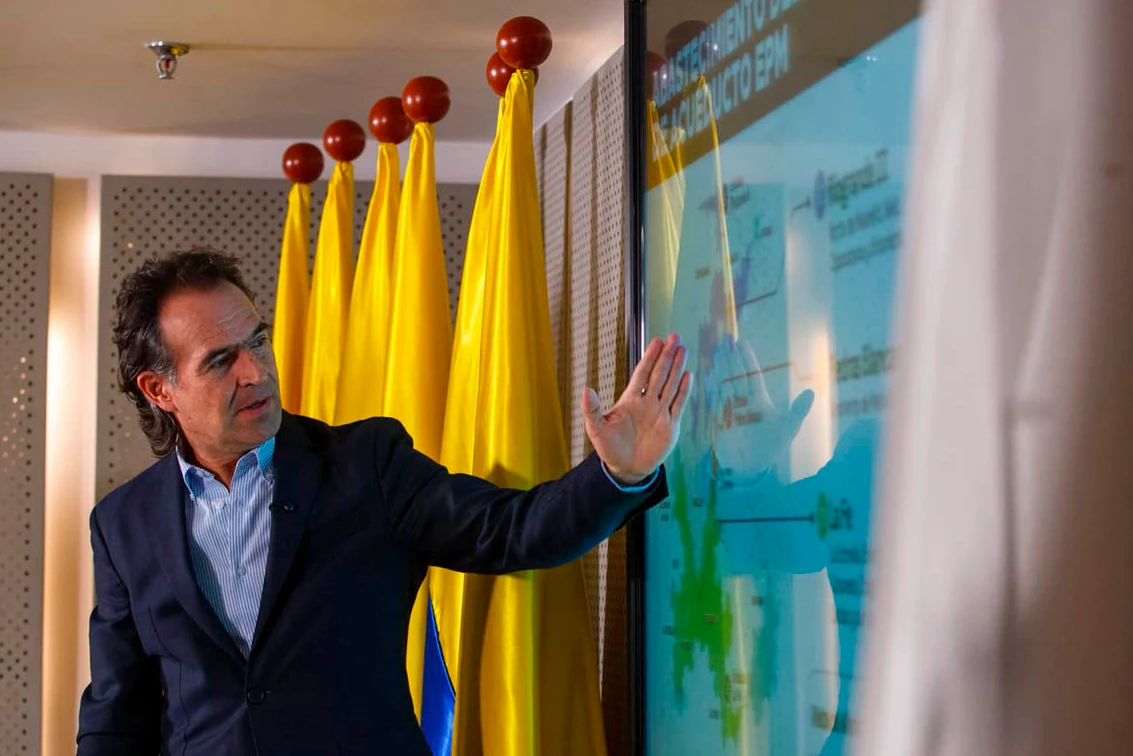 Federico Gutiérrez anunció cortes de agua nocturnos temporales en algunas zonas de Medellín: la meta de ahorro no se cumplió, pero sigue el llamado a bajar el consumo