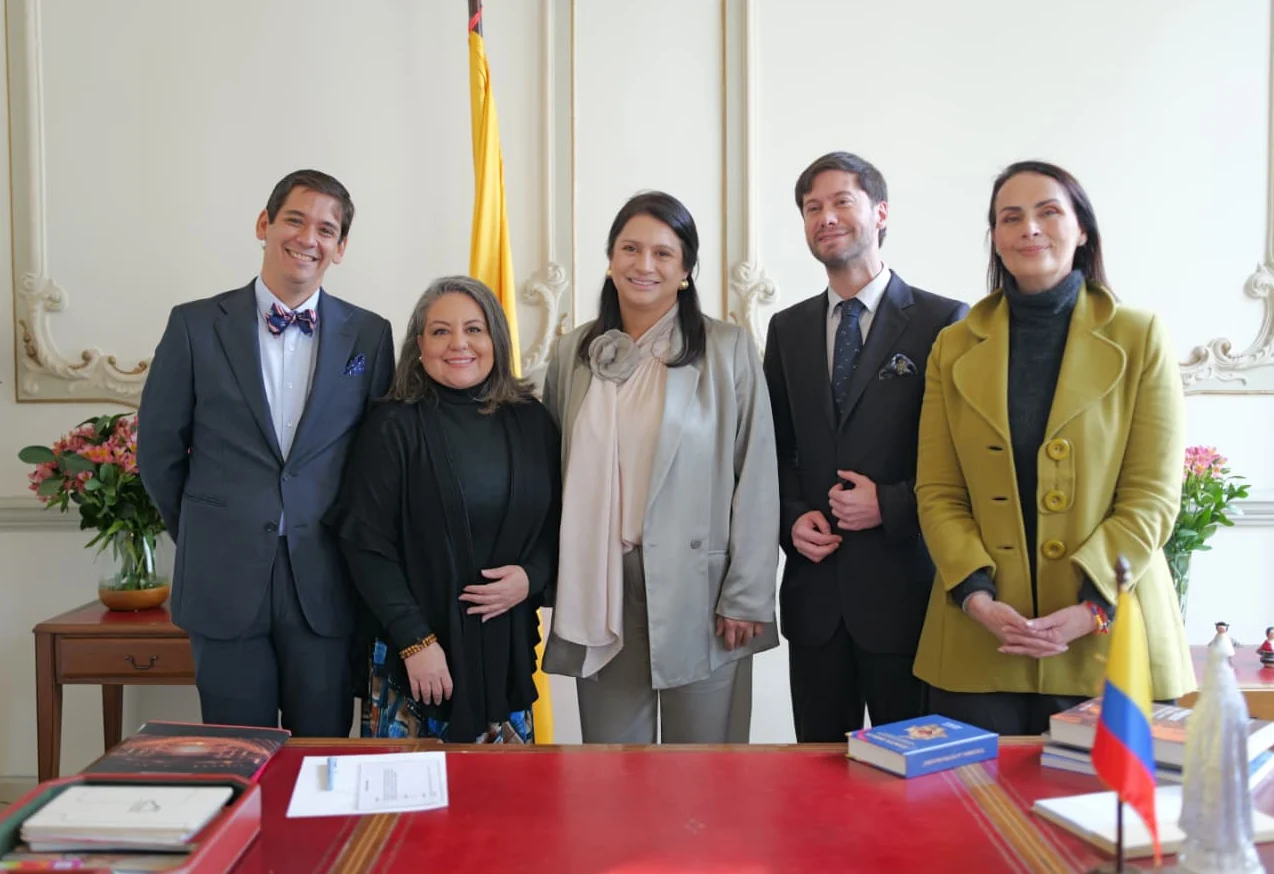 La ministra de Cultura, Paola Holguín, posesionó a Andrés Rafael Ramos Cabrales como nuevo director del Archivo General de la Nación, y a Sergio Esteban Vélez como nuevo director del Instituto Caro y Cuervo