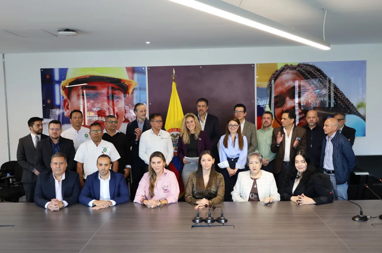 Histórico: después de 33 años, trabajadores y empresas alcanzan acuerdo colectivo de gran alcance en el sector energético