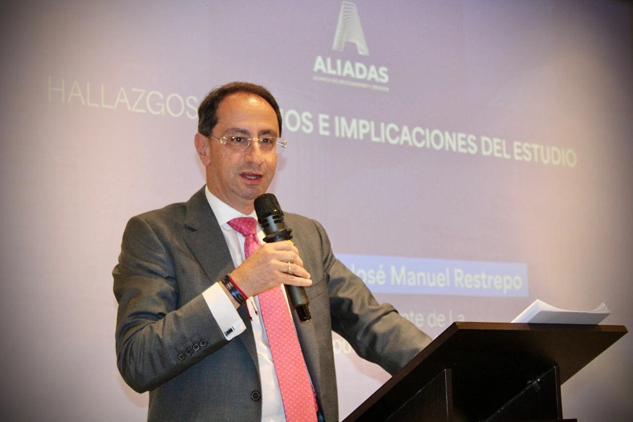 Gobierno y empresarios trazan una ruta para reducir la informalidad laboral que afecta al 54,5 % de los trabajadores