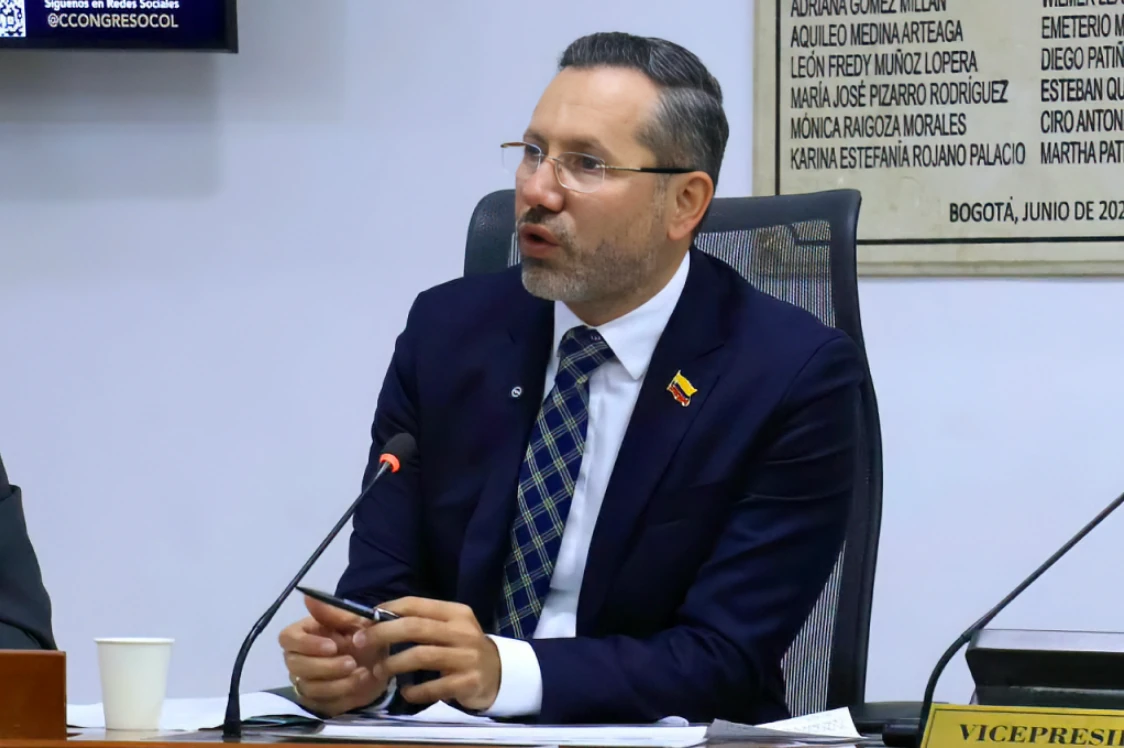 MinVivienda plantea aumento progresivo de recursos para reactivar vivienda, agua y reconstrucción del país.
