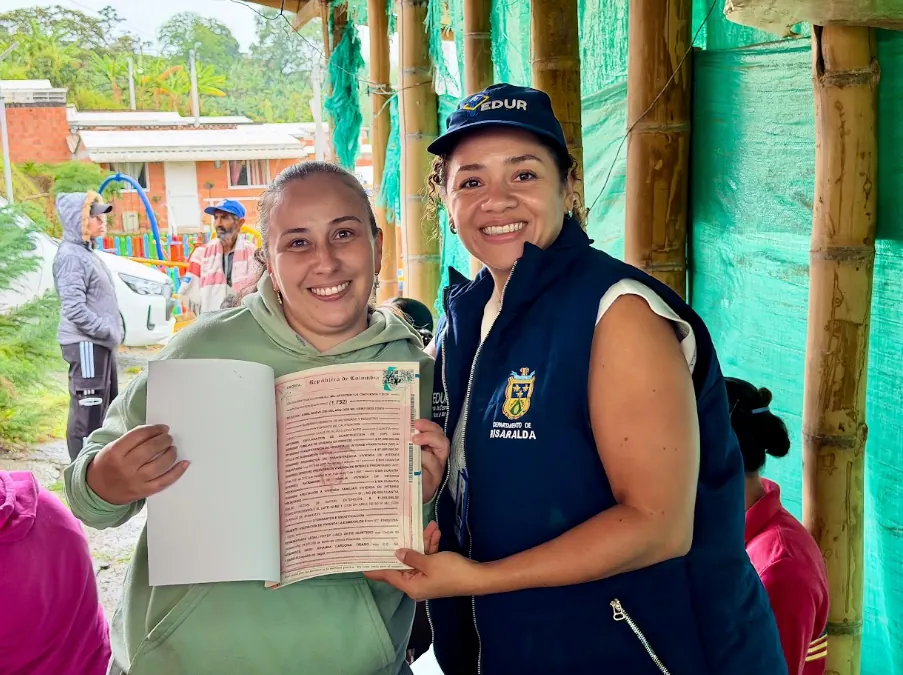 Belén de Umbría celebra la escrituración de 49 viviendas: familias de La Esmeralda II y Bello Horizonte ya son propietarias