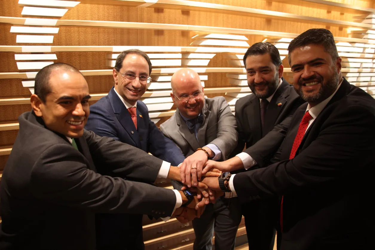 Vicepresidente José Manuel Restrepo anuncia siete millones de licencias educativas de Google y 15.000 becas en inteligencia artificial