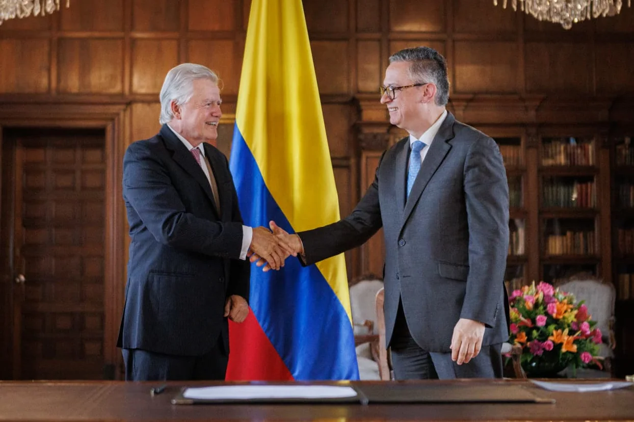 Juan Carlos Vélez Uribe se posesionó como Embajador de Colombia en Ecuador