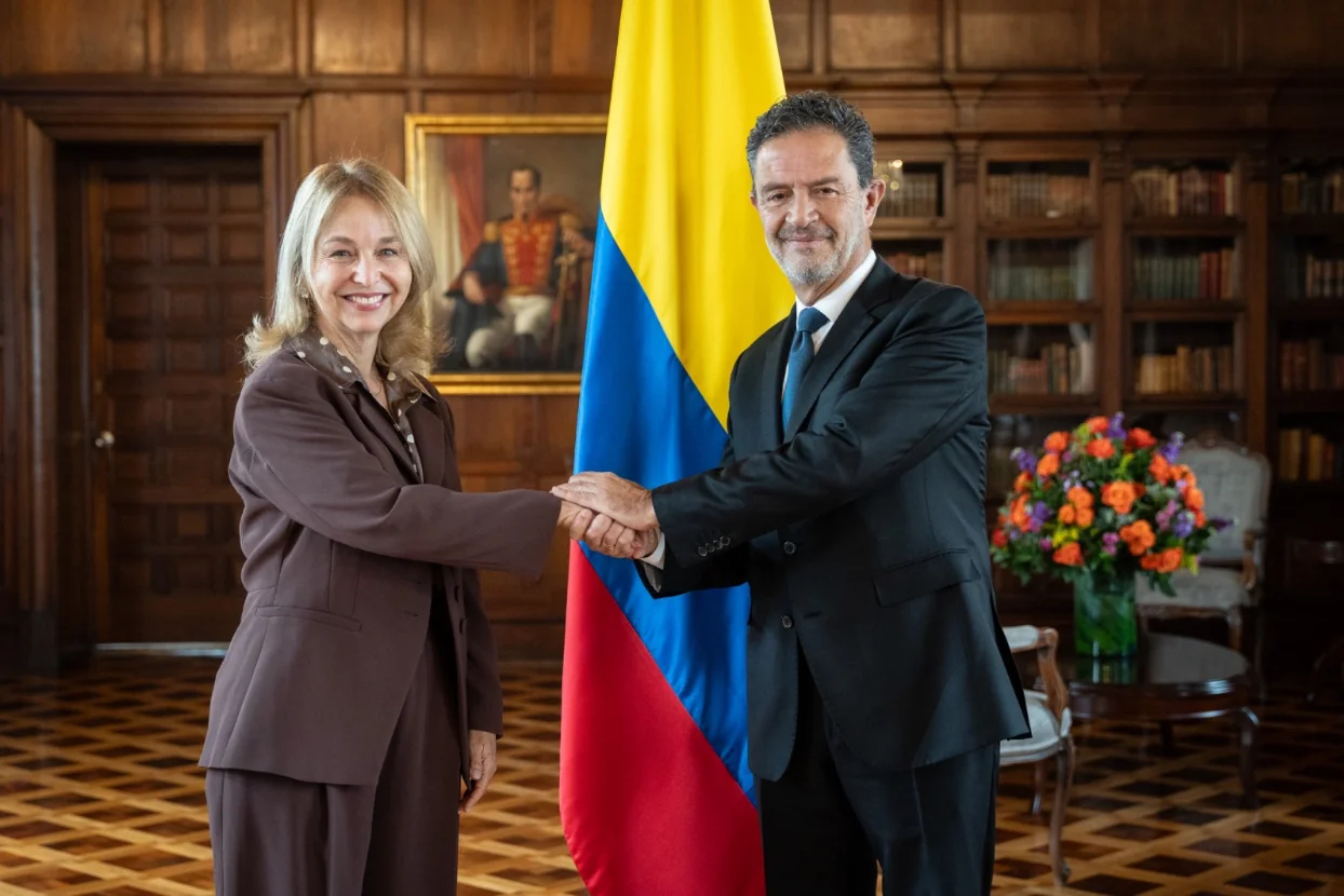 Canciller Bula posesionó a la embajadora de Colombia en Israel, Tania Gilinski