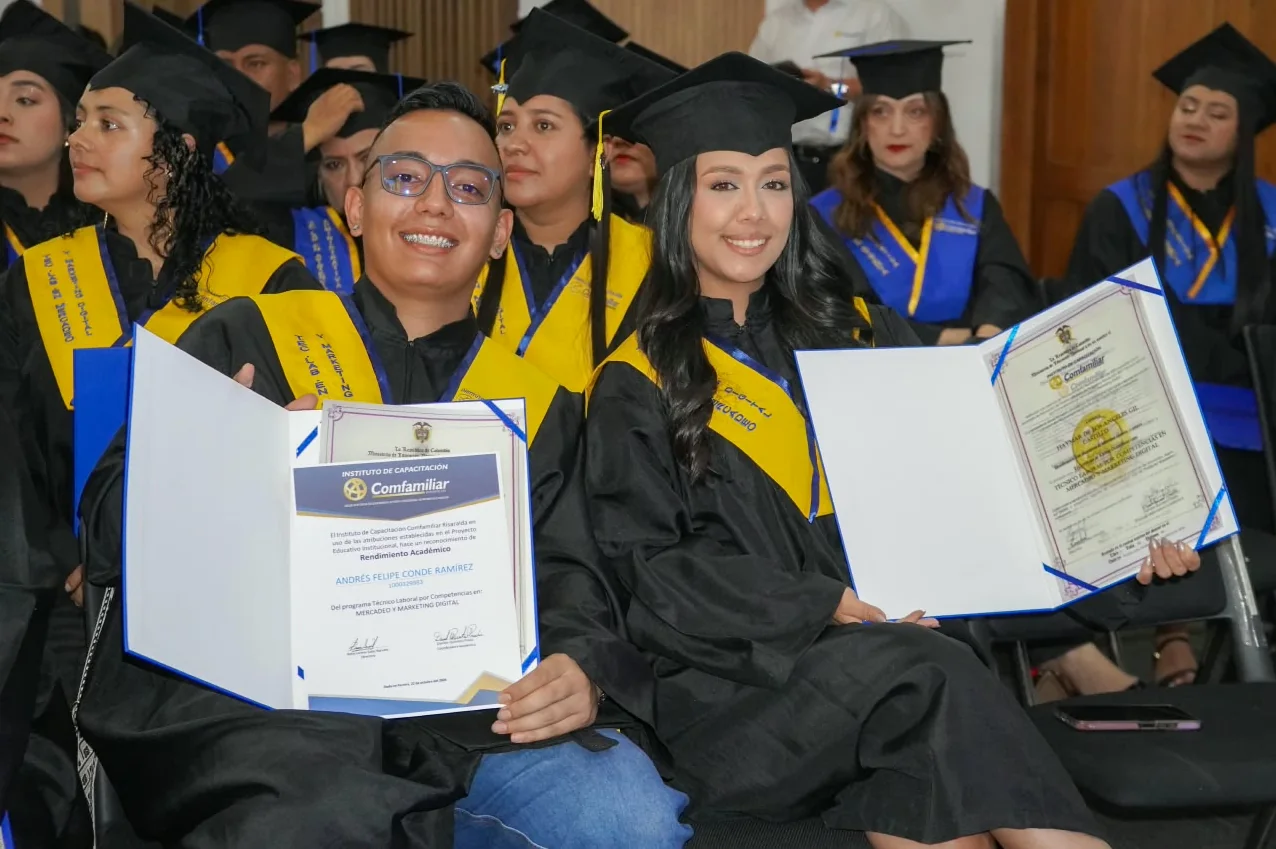 Comfamiliar Risaralda graduó su Promoción 101 e impulsó la empleabilidad con doble titulación sin costo adicional
