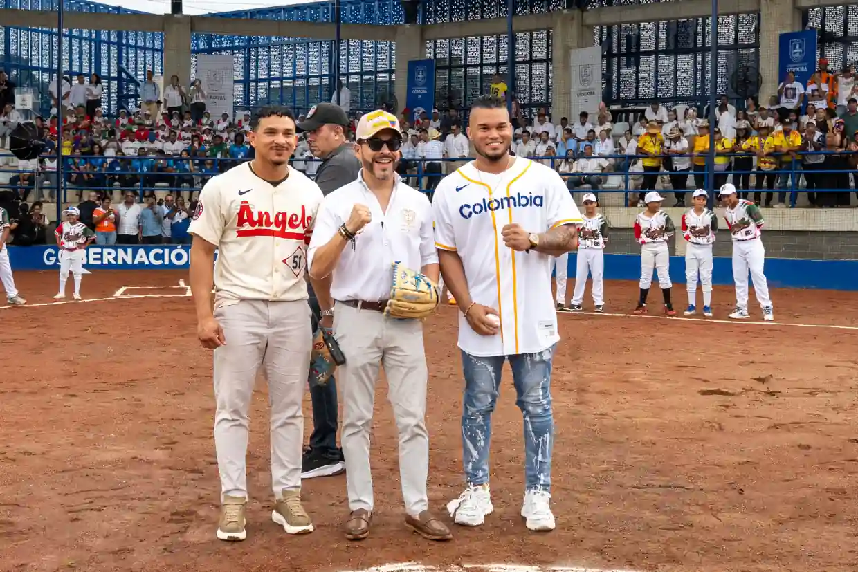 Presidente De la Espriella inauguró estadio de béisbol en Montería y anunció inversiones para Córdoba