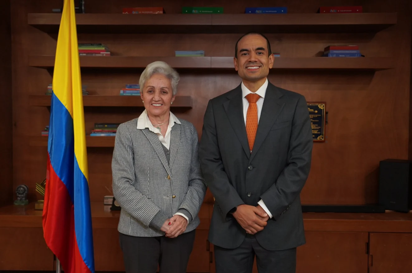 Álvaro José Cifuentes Ramírez asume como nuevo viceministro de Educación Preescolar, Básica y Media