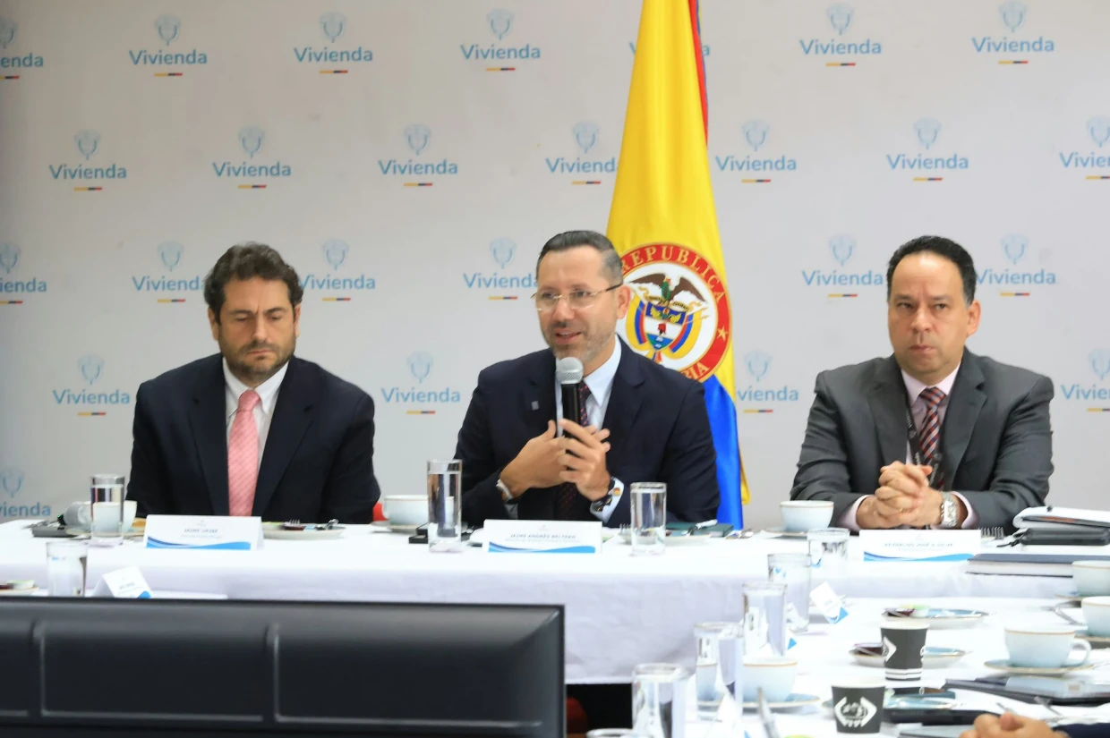 Minvivienda lideró encuentro con el Fondo Milagro, gobernadores y alcaldes de zonas afectadas por el sismo para trazar hoja de ruta de las fases de la reconstrucción