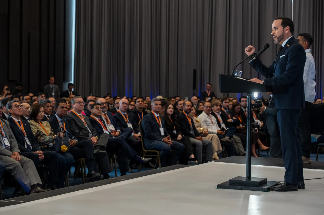 ‘Piensen muy bien antes de firmar’: Presidente pide rigor jurídico a funcionarios para proteger recursos públicos