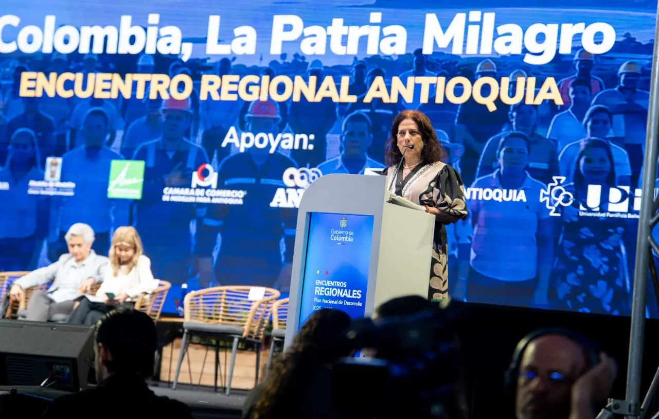 “Queremos que la tecnología se sienta en la vida de las personas”: ministra Alexandra Falla en la Mesa Regional de Antioquia para la construcción del Plan Nacional de Desarrollo