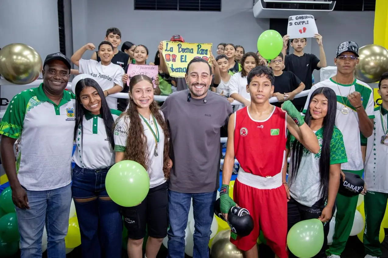 Gobernador entrega dotación completa del gimnasio de boxeo de La Virginia con inversión de $638 millones